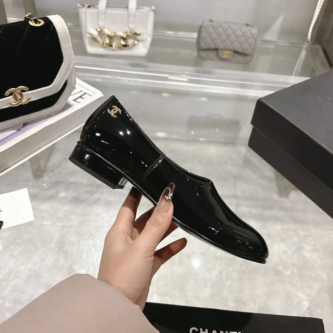 👟👟Ex-factory price 380👟👟 Genuine leather sole +40 25C early spring new Chanel loafers; fabric: patent leather: color black; white; burgundy, code number: 5-40; (custom-made 41 custom-made non-refundable)